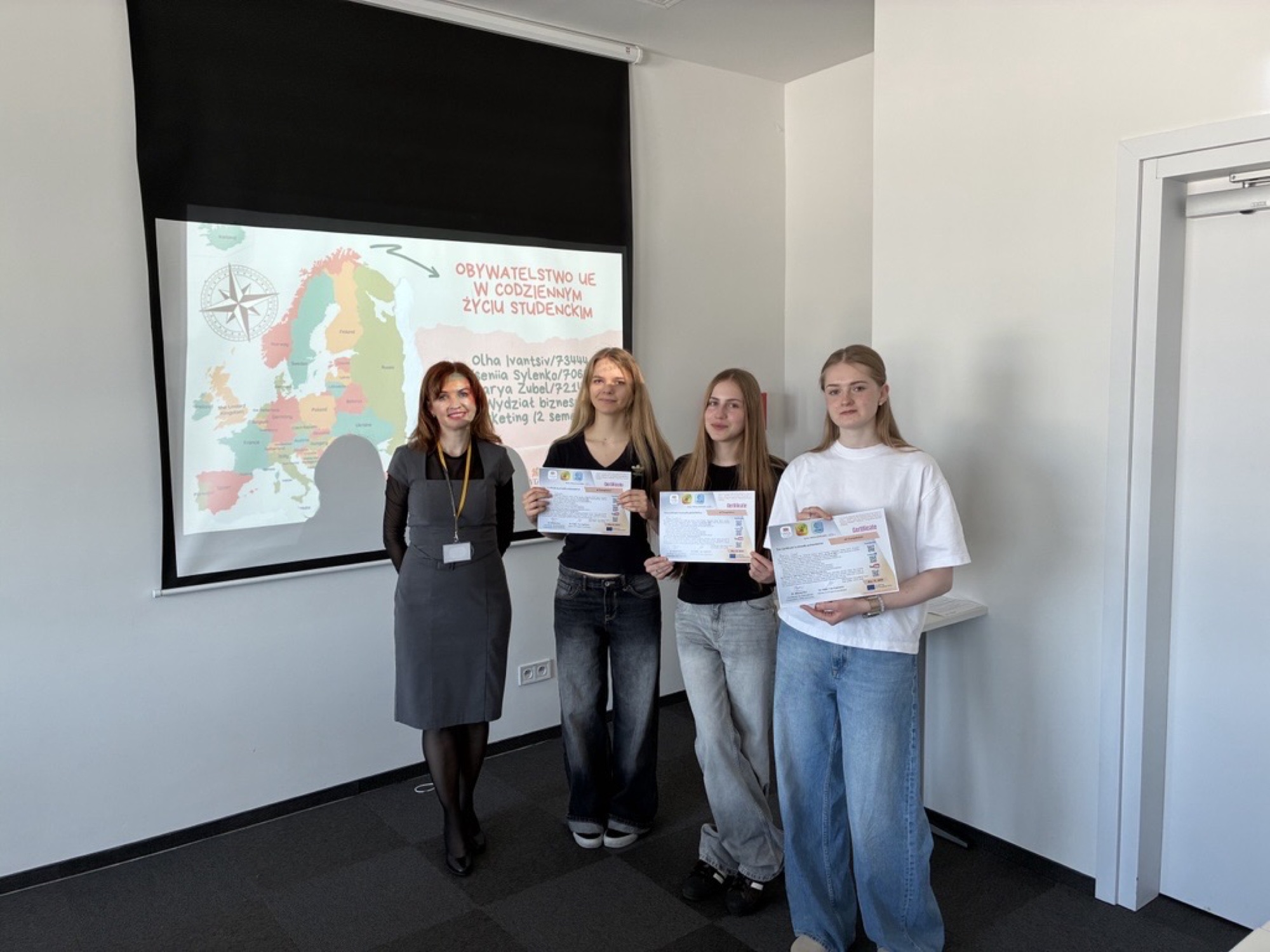 Summer School certificate recipients with their lecturer