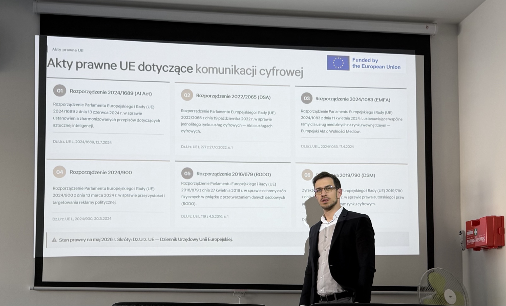 Dr Dawid Stadniczeńko explaining EU digital communication during StoryLab