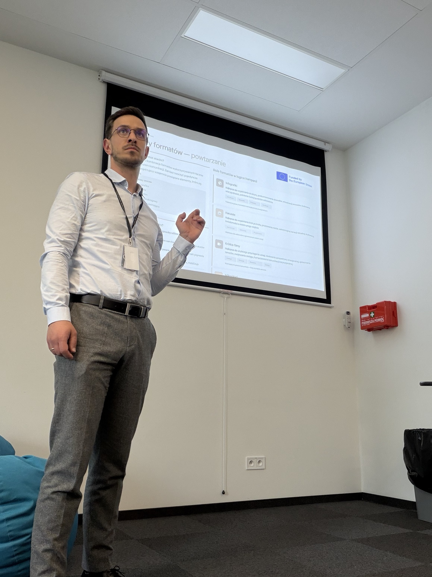 Dr Dawid Stadniczeńko leading a StoryLab session